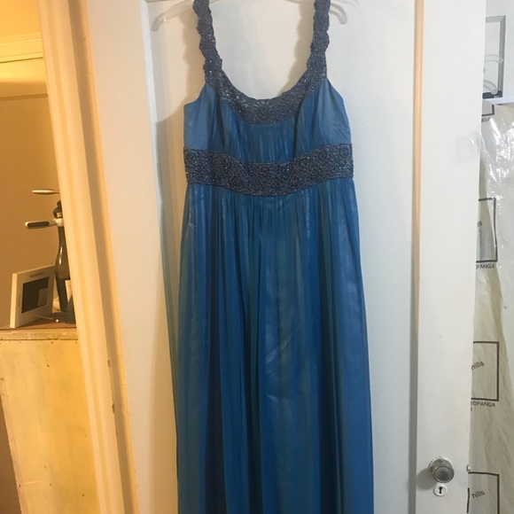 Adrianna Papell Dresses & Skirts - Adrianna Papell Evening Gown